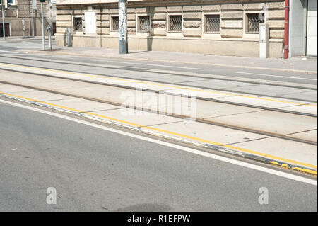 Wien, Straßenbahngleise, selbstständiger Gleiskörper Foto Stock