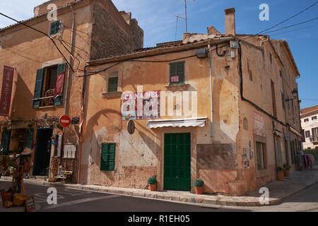 Vecchio edificio nel centro di Santanyi, Maiorca, isole Baleari, Spagna. Foto Stock