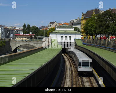 Wien, U-Bahn-Linie U4, stazione Pilgrambrücke Foto Stock