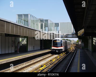 Wien, U-Bahn-Linie U4, stazione Braunschweiggasse Foto Stock
