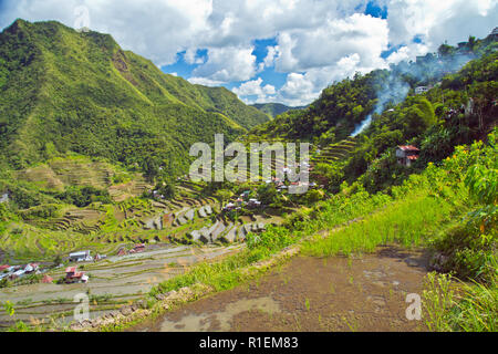 Batad è un remoto villaggio di circa 1500 persone nella provincia di Ifugao. Ha detto di essere a casa per il migliore e il più ben conservato terrazze di riso Foto Stock