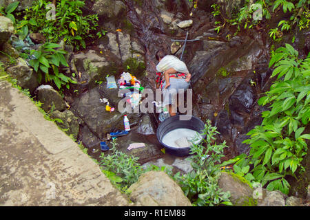 Batad è un remoto villaggio di circa 1500 persone nella provincia di Ifugao. Ha detto di essere a casa per il migliore e il più ben conservato terrazze di riso Foto Stock