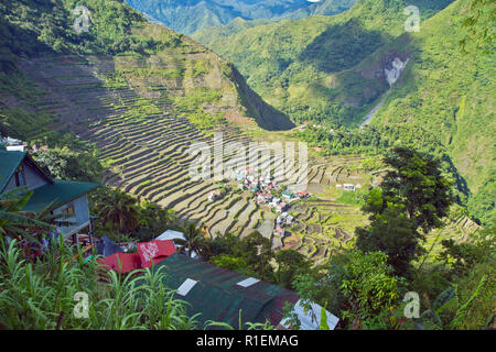 Batad è un remoto villaggio di circa 1500 persone nella provincia di Ifugao. Ha detto di essere a casa per il migliore e il più ben conservato terrazze di riso Foto Stock
