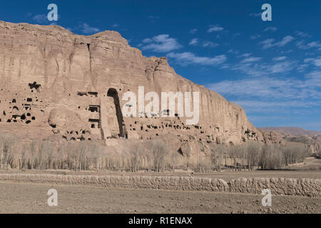 Grotta di Buddha in scogliera dove IV e V secolo femmina statua di Buddha è stata distrutta dai talebani nel 2001, Bamyan, nella provincia di Mazar-i-Sharif, Afghanistan Foto Stock