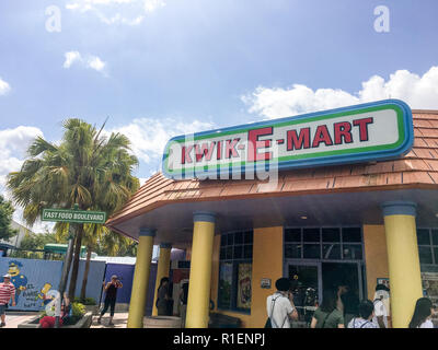 Aprile 25, 2018 - Orlando, Florida: Kwik-E-MART DI THE SIMPSONS AREA IN Universal Studios. Foto Stock