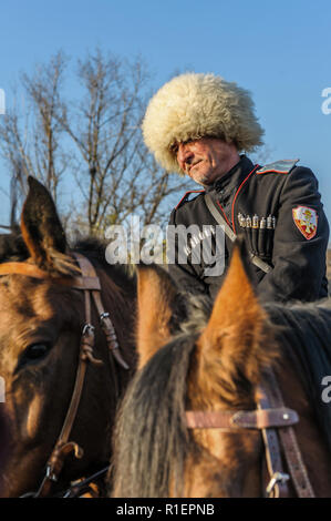 Il comandante del polacco cosacco unità militari sul suo cavallo Foto Stock