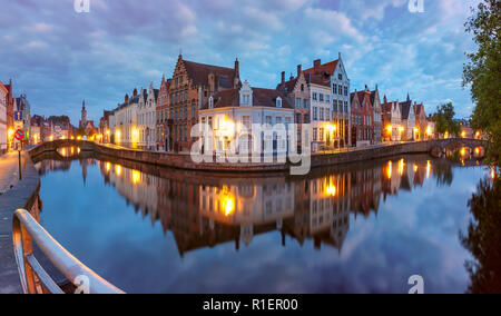 Città vecchia di notte, Bruges, Belgio Foto Stock