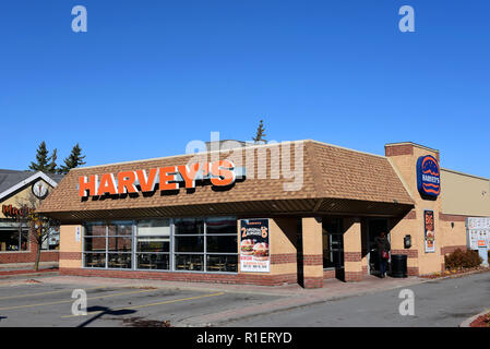 Kanata, ON, Canada - 4 Novembre 2018: Harvey's restaurant in Kanata, un sobborgo di Ottawa. Harvey's, il Canadese popolare ristorante fast food, noto Foto Stock