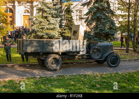 Lviv, Ucraina - Oktober,14, 2018: militare ricostruzione storica è dedicata all'anniversario della creazione dell'Ucraina esercito di insorti. Foto Stock