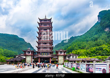 ZHANGJIAJIE, Hunan, Cina - 04LUG2018: ingresso al Wulingyuan Scenic Area Foto Stock