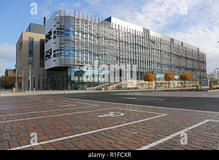 Il nuovo istituto il sistema Quadram edificio in Norwich Research Park. Esegue il taglio-bordo cibo e bioscience ricerca e servizi di endoscopia. Foto Stock