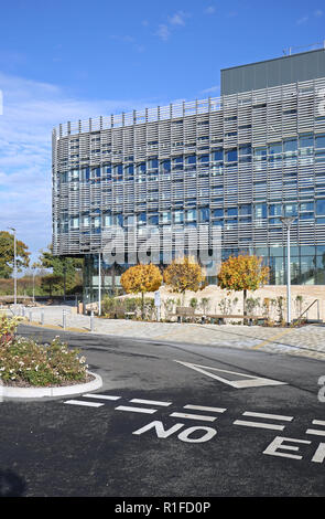 Il nuovo istituto il sistema Quadram edificio in Norwich Research Park. Esegue il taglio-bordo cibo e bioscience ricerca e servizi di endoscopia. Foto Stock