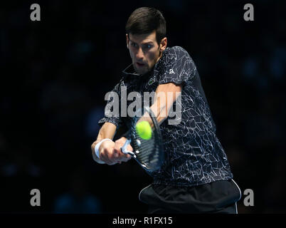 Londra, Regno Unito. Novembre 12, 2018. Novak Djokovic (SRB) e John Isner (USA) durante il giorno Due single di Nitto ATP World Tour Finals giocato all'O2 Arena di Londra il 12 novembre 2018. Azione di Credito Foto Sport Credit: Azione Foto Sport/Alamy Live News Foto Stock