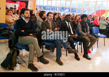 Caserta, Campania, Italia, 12 Nov 2018. Scuola V ¡ circolo didattico di Caserta prima in Italia per includere i richiedenti asilo nel suo personale (Antonio Balasco) Credito: Antonio Balasco/Alamy Live News Foto Stock