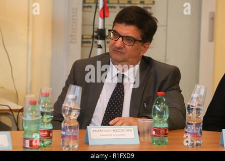 Caserta, Campania, Italia, 12 Nov 2018. Scuola V ¡ circolo didattico di Caserta prima in Italia per includere i richiedenti asilo nel suo staff nella foto il dirigente scolastico Francesco Mezzacapo (Antonio Balasco) Credito: Antonio Balasco/Alamy Live News Foto Stock