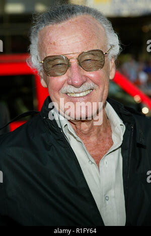 Los Angeles, California, USA. 11 Giugno, 2002. STAN LEE durante gli arrivi per il 'Windtalkers' premiere a Grauman's Chinese Theater. Credito: Fitzroy Barrett/Globe foto/ZUMA filo/Alamy Live News Foto Stock