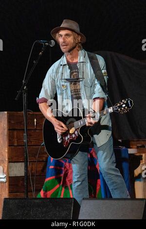 Madison, Wisconsin, Stati Uniti d'America. 5 Novembre, 2018. Musicista TODD SNIDER presso l'Overture Center per le Arti di Madison, Wisconsin Credit: Daniel DeSlover/ZUMA filo/Alamy Live News Foto Stock