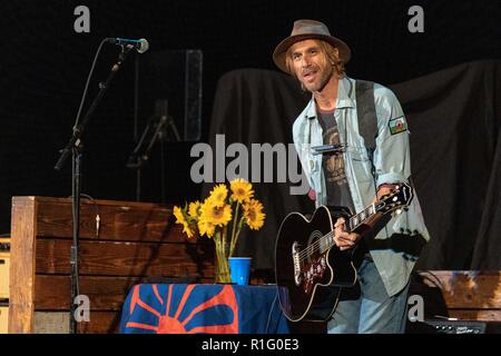 Madison, Wisconsin, Stati Uniti d'America. 5 Novembre, 2018. Musicista TODD SNIDER presso l'Overture Center per le Arti di Madison, Wisconsin Credit: Daniel DeSlover/ZUMA filo/Alamy Live News Foto Stock