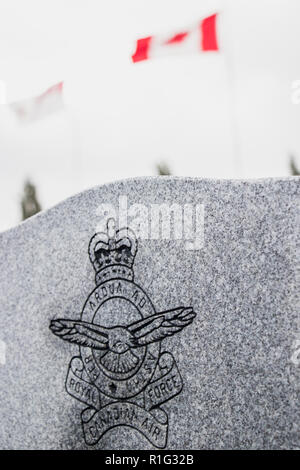 In memoriam - monumenti funerari di soldati caduti durante la seconda guerra mondiale - il legno di faggio Cimitero Nazionale di Ottawa in Canada Foto Stock