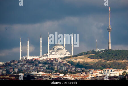 Vista di Camlica moschea di Istanbul, Turchia Foto Stock