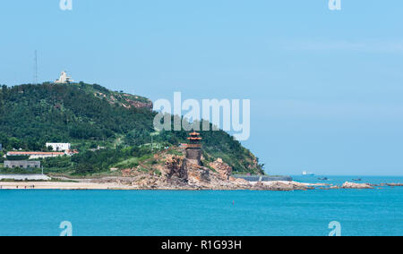 Il lato orientale della baia di luna o Yueyawan nel nord dell isola di Beichangshandao, una delle isole Changdao, Shandong, Cina Foto Stock