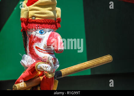 Tradizionale britannica mare uno spettacolo di burattini con Mr Punch. Foto Stock