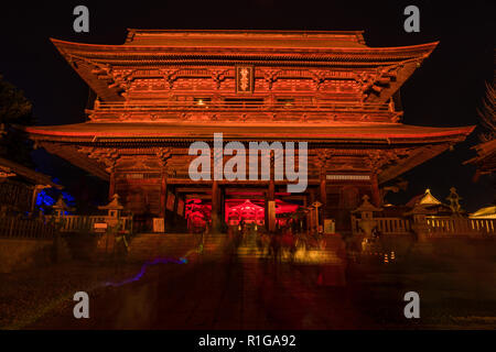 Nagano, Giappone 02-08-2018 Tempio Zenkoji illuminted per commemorare l anniversario del 1998 Olimpiadi invernali di Nagano Foto Stock