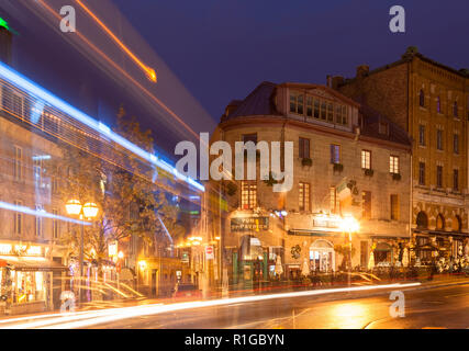 La Côte de la Fabrique al crepuscolo in Old Quebec City, Québec, Canada. Foto Stock