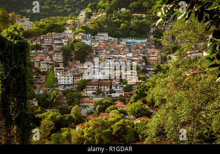 Vista aerea della Favela nel Cosme Velho a Rio de Janeiro in Brasile Foto Stock