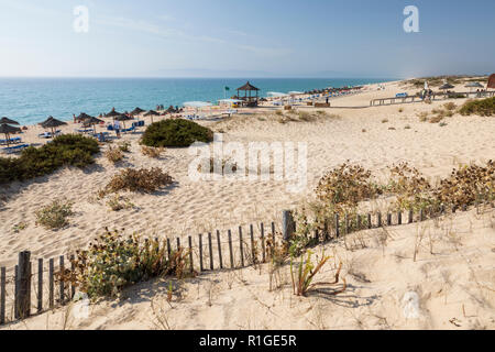 Praia da comporta nel sole del pomeriggio, comporta, penisola di Troia, distretto di Setubal, regione di Lisbona, Portogallo, Europa Foto Stock