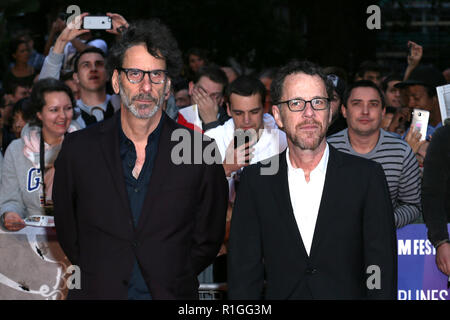 La sessantaduesima BFI London Film Festival UK Premiere di "La ballata di Buster Scruggs" tenutasi presso il Cineworld Leicester Square - Arrivi con: Ethan Coen, Joel Coen dove: Londra, Regno Unito quando: 12 Ott 2018 Credit: Mario Mitsis/WENN.com Foto Stock