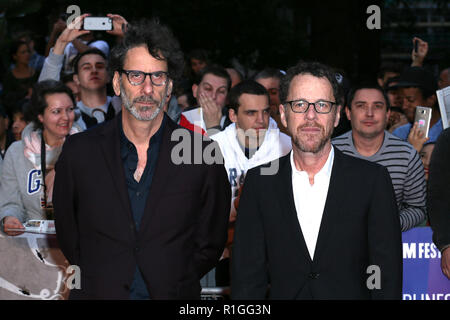 La sessantaduesima BFI London Film Festival UK Premiere di "La ballata di Buster Scruggs" tenutasi presso il Cineworld Leicester Square - Arrivi con: Ethan Coen, Joel Coen dove: Londra, Regno Unito quando: 12 Ott 2018 Credit: Mario Mitsis/WENN.com Foto Stock