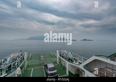 Okunoshima, Giappone - 28 giugno 2017: traghetto in direzione di Okunoshima Island o isola dei Conigli Foto Stock