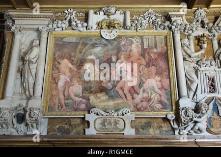 Il sacrificio. Affresco del manierismo italiano pittore Rosso Fiorentino (1535-1537) nella Galleria di Francesco I in Palazzo di Fontainebleau (Château de Fontainebleau) nei pressi di Parigi, Francia. Foto Stock