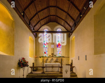 L'alter a Sant'Andrea Chiesa, Tangeri vicino a Chichester, West Sussex, Regno Unito Foto Stock