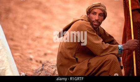 Uomo marocchino con bastone Foto Stock