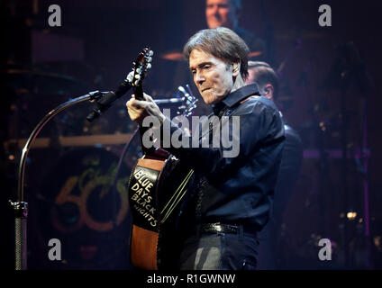 Sir Cliff Richard esegue a Manchester Bridgewater Hall dotata di: Cliff Richard dove: Manchester, Regno Unito quando: 12 Ott 2018 Credit: Sakura/WENN.com Foto Stock