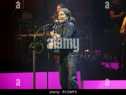 Sir Cliff Richard esegue a Manchester Bridgewater Hall dotata di: Cliff Richard dove: Manchester, Regno Unito quando: 12 Ott 2018 Credit: Sakura/WENN.com Foto Stock