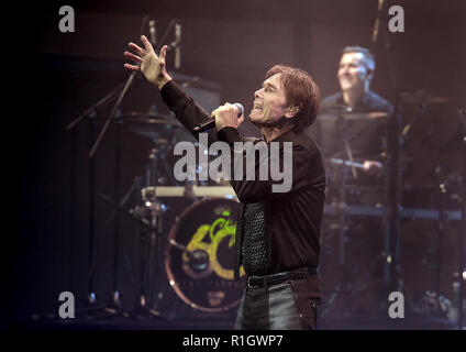 Sir Cliff Richard esegue a Manchester Bridgewater Hall dotata di: Cliff Richard dove: Manchester, Regno Unito quando: 12 Ott 2018 Credit: Sakura/WENN.com Foto Stock