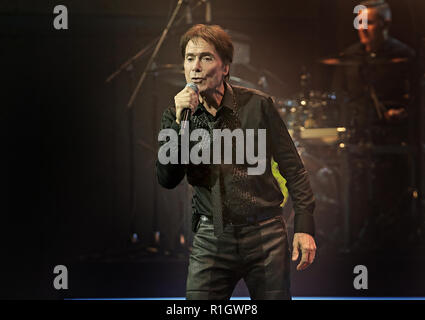 Sir Cliff Richard esegue a Manchester Bridgewater Hall dotata di: Cliff Richard dove: Manchester, Regno Unito quando: 12 Ott 2018 Credit: Sakura/WENN.com Foto Stock