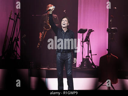Sir Cliff Richard esegue a Manchester Bridgewater Hall dotata di: Cliff Richard dove: Manchester, Regno Unito quando: 12 Ott 2018 Credit: Sakura/WENN.com Foto Stock