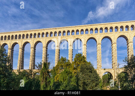 Acquedotto de Roquefavor, Ventabren, Bouches-du-Rhone, Provenza, Francia Foto Stock