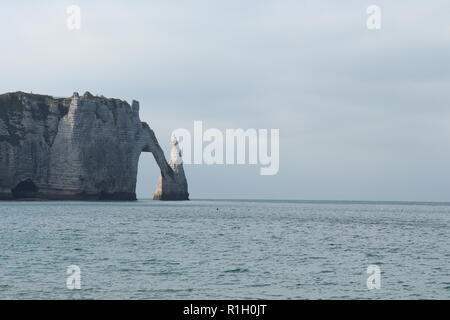 Etretat falesie dall'oceano in Normandia Francia Foto Stock
