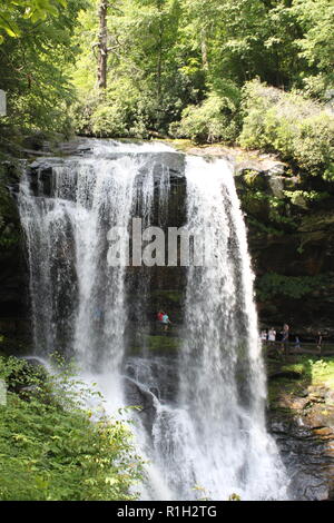 Asciugare cade sul fiume Cullasaja, Pisgah Forest, NC Foto Stock