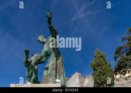 Il cielo blu è lo sfondo di San Francesco di Assisi con il cane, Monterosso al mare, Cinque Terre Liguria, Italia Foto Stock