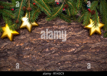 Albero di natale rami con star baubles e luci Foto Stock