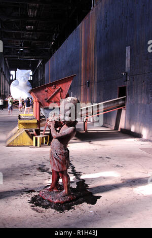 Una finezza d'arte da Kara Walker in Domino fabbrica di zucchero, Williamsburg, Brooklyn, NY, STATI UNITI D'AMERICA Foto Stock