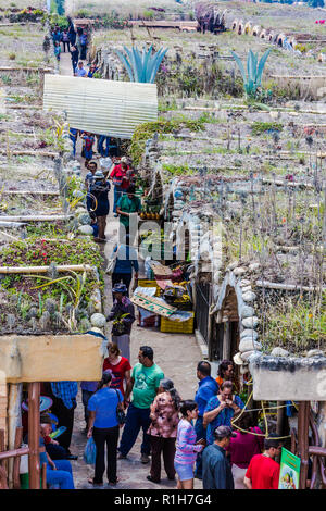 Los Santos , Colombia - 12 Febbraio 2017 : Mercado Campesino de Acuarela a Los Santos Santander in Colombia Sud America Foto Stock