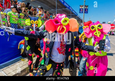 Barranquilla Colombia - Febbraio 25, 2017 : le persone che partecipano alla sfilata della festa di carnevale di Barranquilla Atlantico Colombia Foto Stock