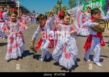 Barranquilla Colombia - Febbraio 25, 2017 : le persone che partecipano alla sfilata della festa di carnevale di Barranquilla Atlantico Colombia Foto Stock